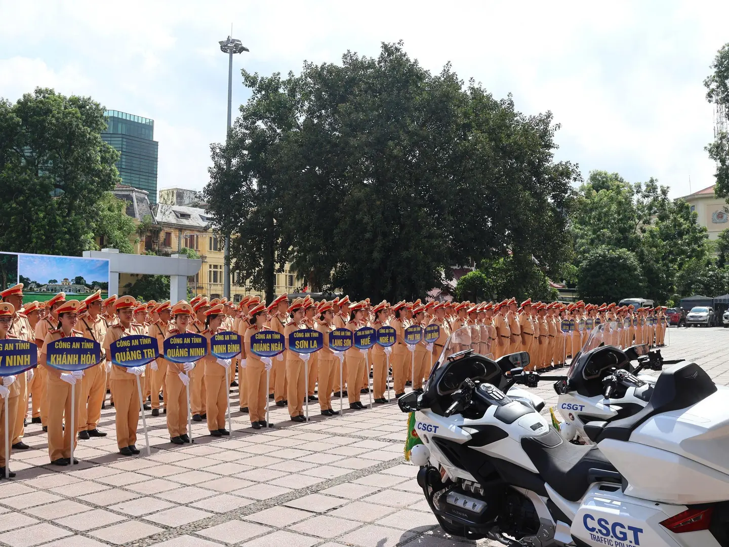 cán bộ, chiến sĩ CSGT